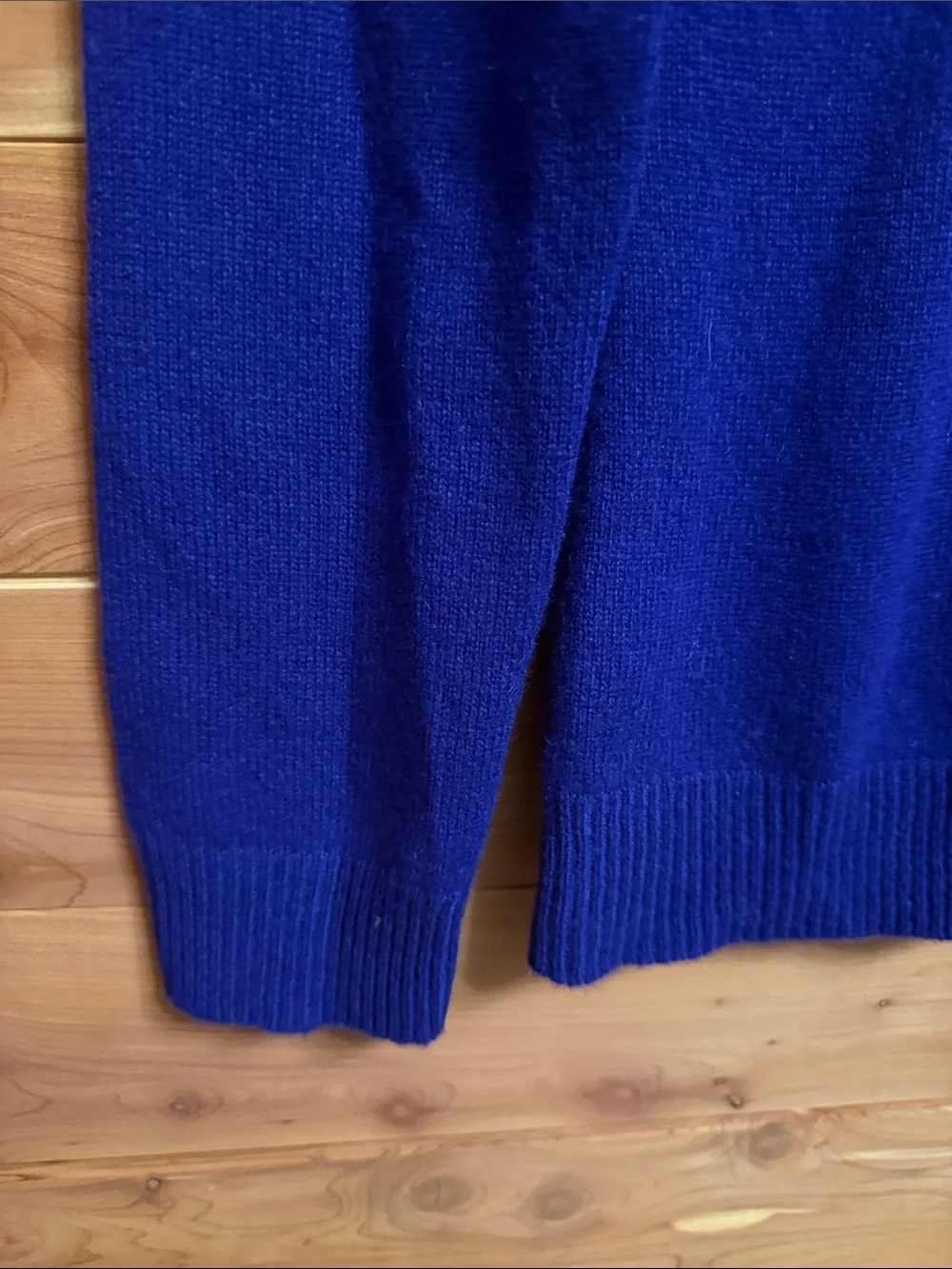 Peck & Peck Women's V-Neck Sweater in Cobalt Blue